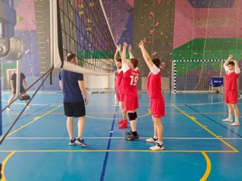 Не только жизнь спасают: ступинские пожарные заняли второе место на турнире по волейболу Новости Ступино 