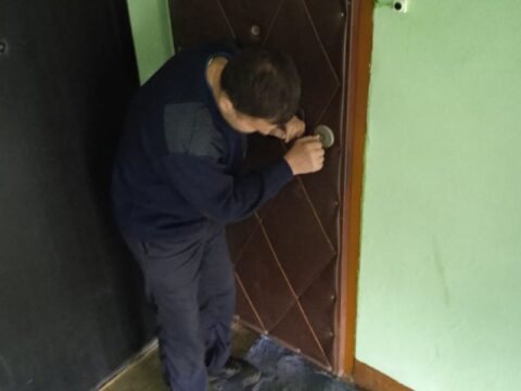 Не оставили на улице: спасатели помогли открыть входную дверь жительнице Ступина Новости Ступино 