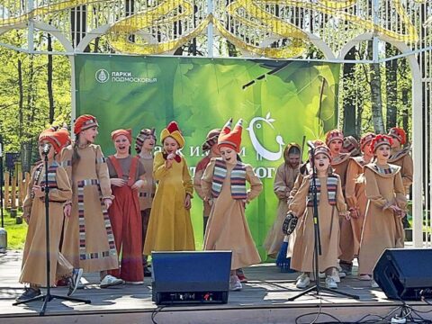 Первый спектакль на летней сцене в парке Ступина показали юные актеры Новости Ступино 
